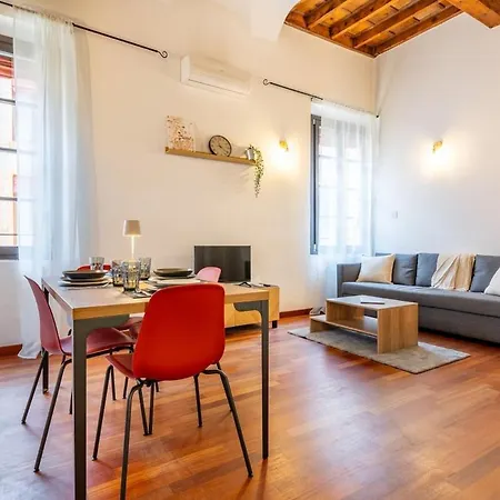 Modern In The Center 500m From The Estense Castle *